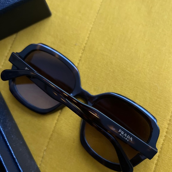 PRADA sunglasses 🕶️ EUC - Picture 4 of 6